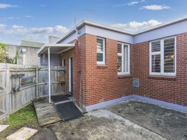 House for sale in Otakou