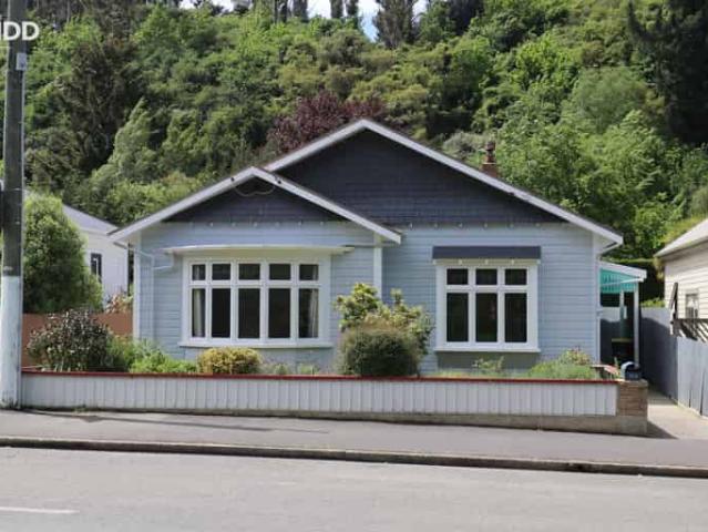 House for rent in Otakou
