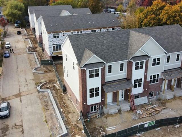 Townhouse for sale in Des Plaines, Illinois