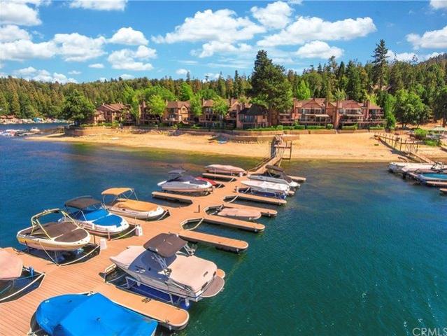 Townhouse for sale in Cedar Glen, California