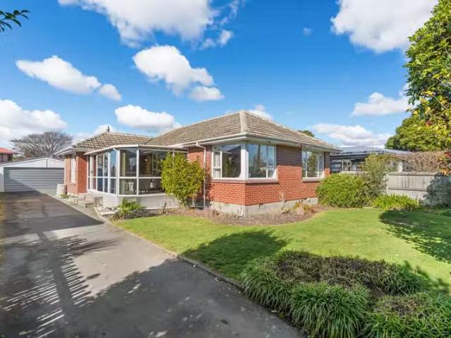House for sale in Chaslands, Canterbury