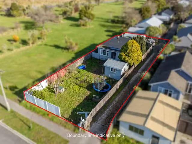 House for sale in Chaslands, Canterbury