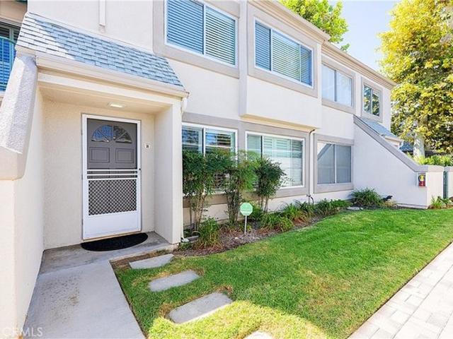 Townhouse for sale in Canoga Park, California