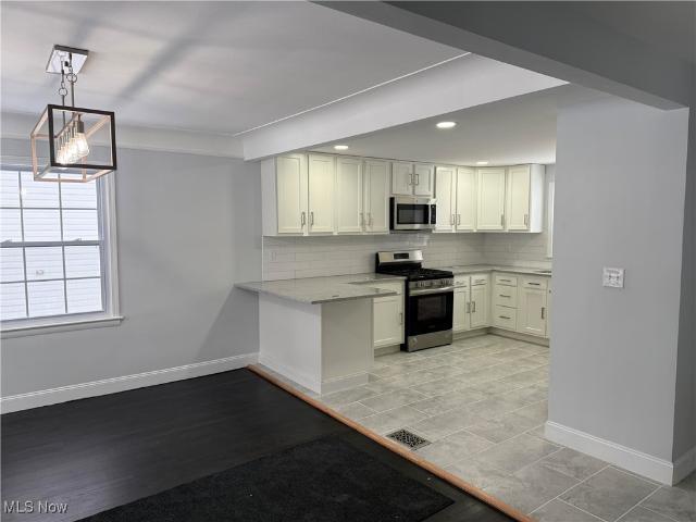House for sale in Sussex, Shaker Heights