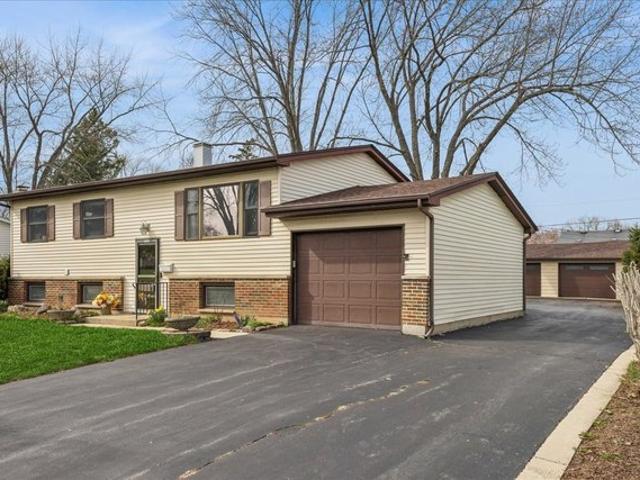 House for sale in Gurnee, Illinois