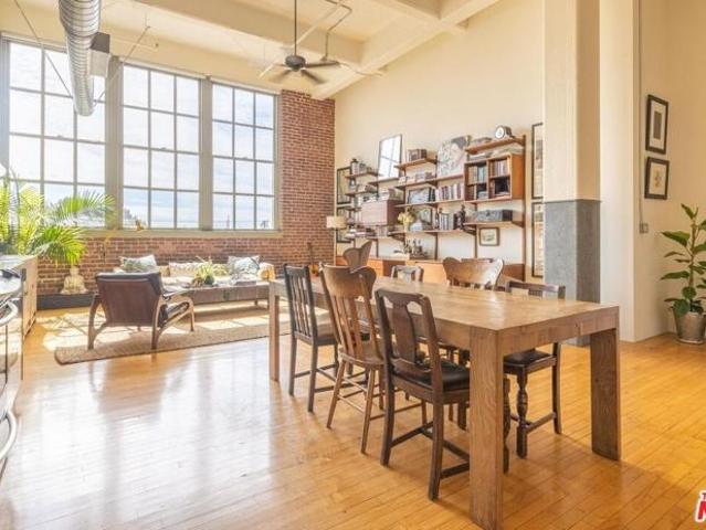Condo for sale in Canoga Park, California