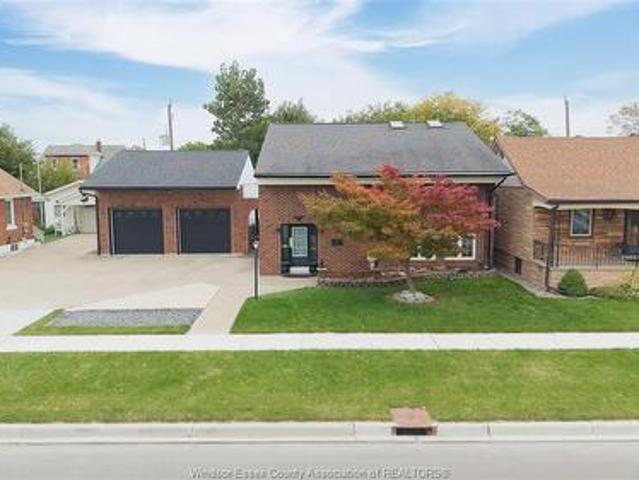 House for sale in Ford City, Windsor