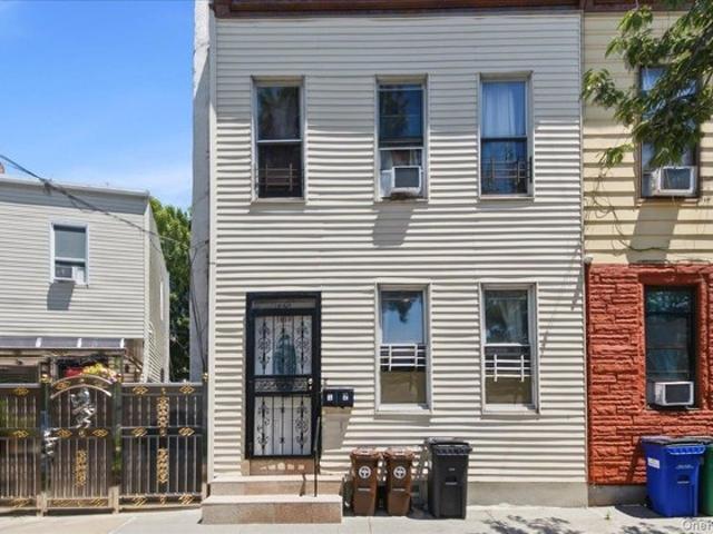 House for sale in The Bronx, Arverne