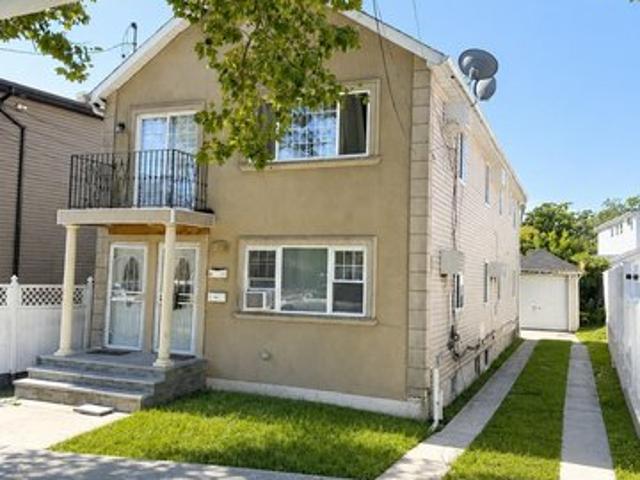 House for sale in Queens, Arverne