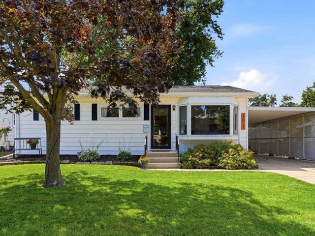 House for sale in Waterloo, Iowa