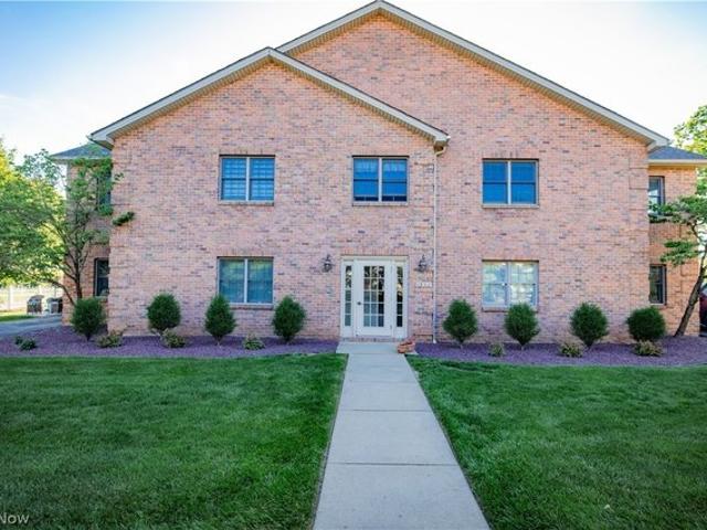 Condo for sale in Poland, Ohio