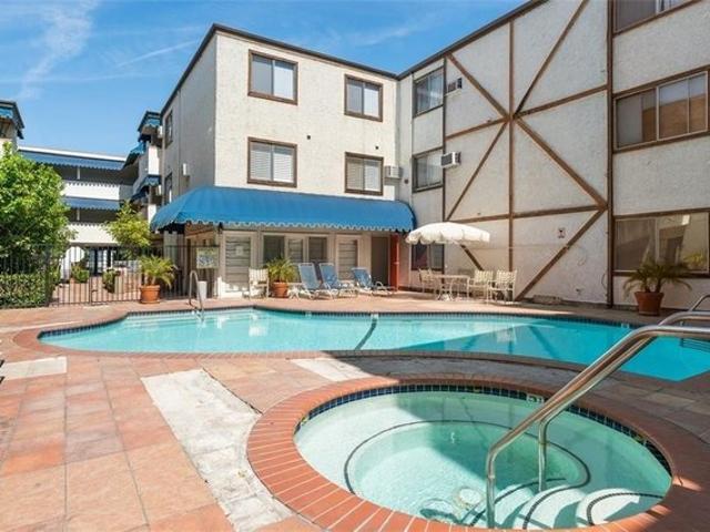 Condo for sale in Tarzana Neighborhood Council District, Canoga Park