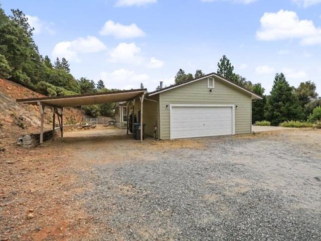 House for sale in Pine Grove, California