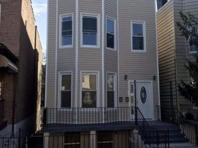 House for sale in The Bronx, Arverne