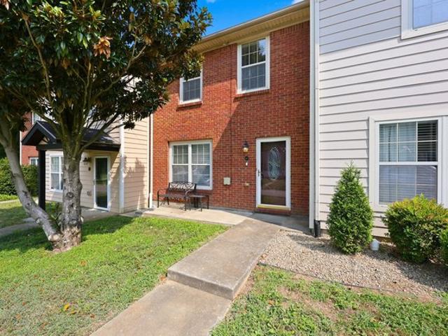 Townhouse for sale in Versailles, Kentucky