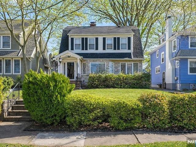 House for sale in Teaneck, New Jersey