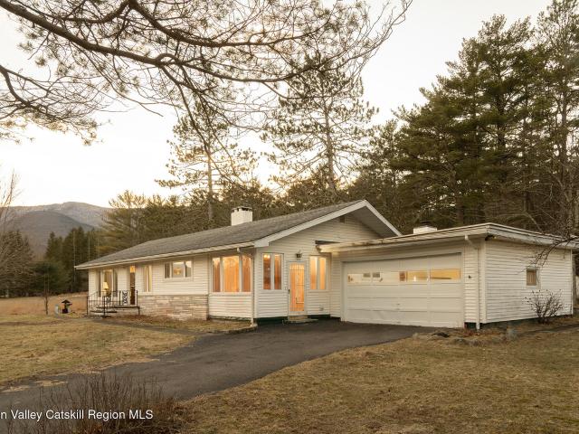 Property for sale in Acra, New York