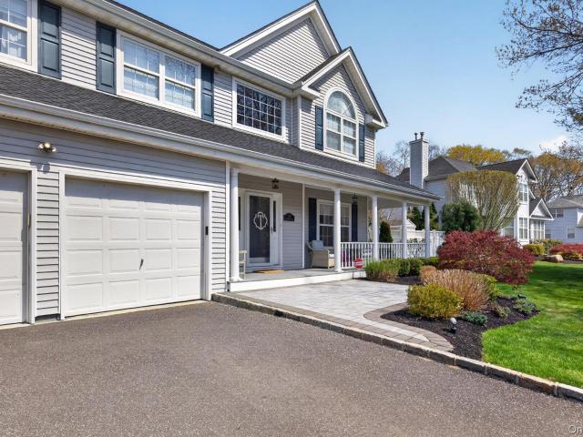 House for sale in Smithtown, New York