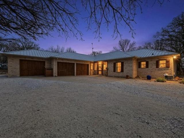 House for sale in Sunset, Texas