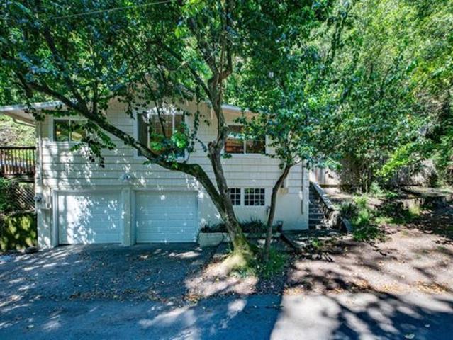House for sale in Forest Knolls, California
