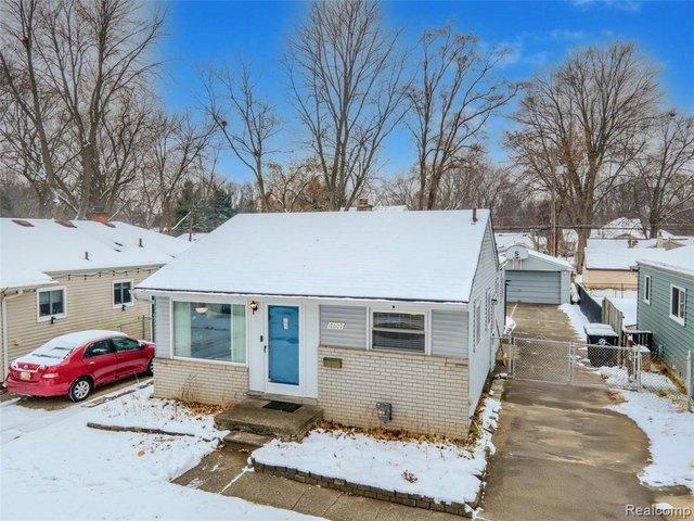 House for sale in Sunningdale Park, Livonia