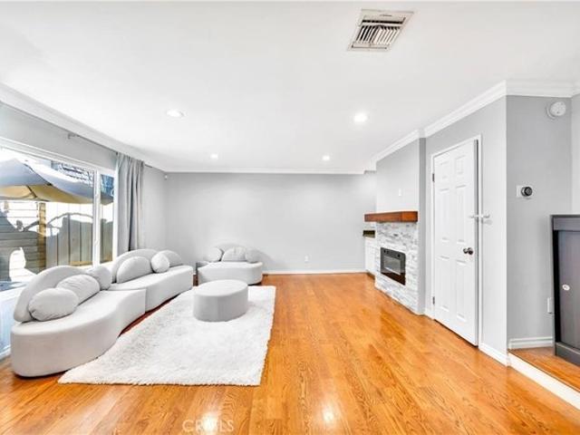 Townhouse for sale in Tarzana Neighborhood Council District, Canoga Park