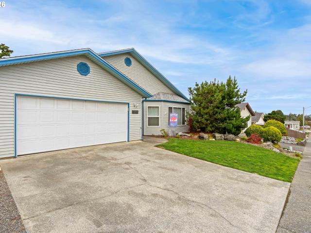 House for sale in North Bend, Coos County