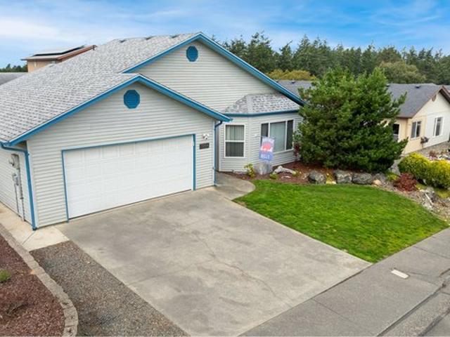 House for sale in North Bend, Coos County