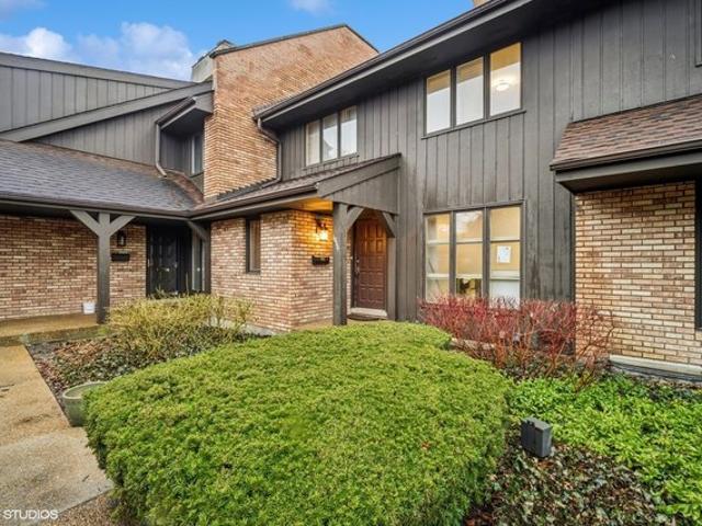 Townhouse for sale in Northbrook, Illinois