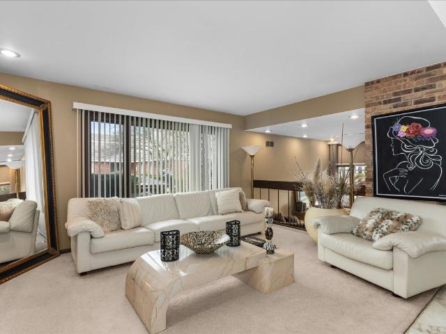 House for sale in Deerfield
