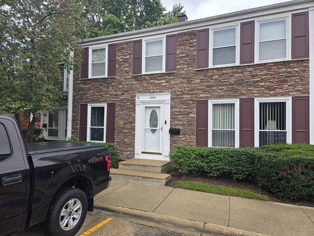 Townhouse for sale in Barrington Square, Hoffman Estates