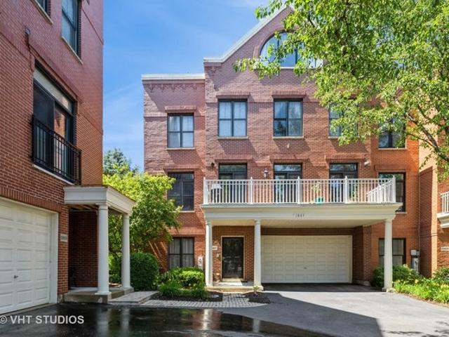 Townhouse for sale in Glenview, Illinois