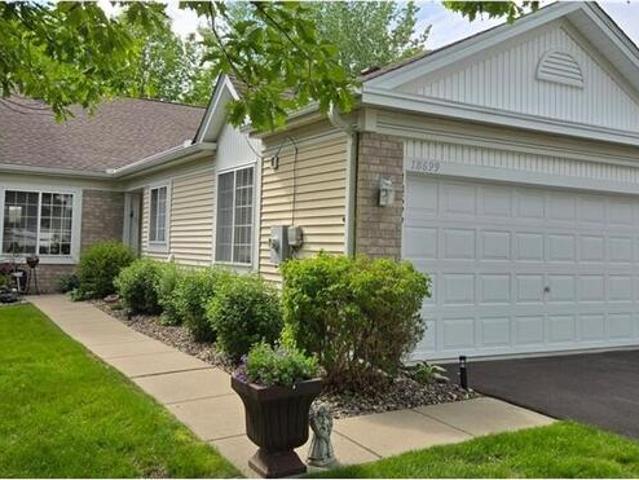 Townhouse for sale in Lakeville