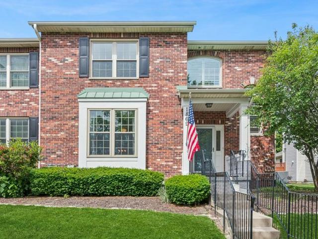 Townhouse for sale in Batavia, Illinois
