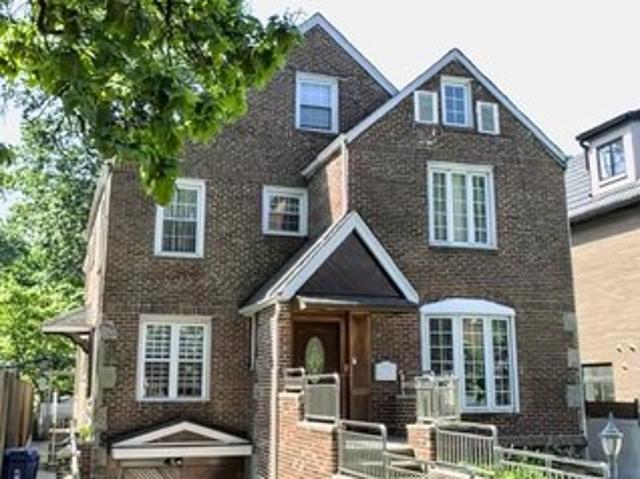House for sale in Queens, Arverne