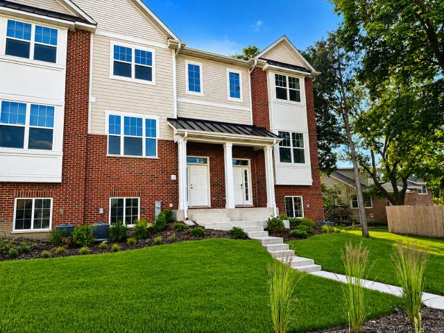 Townhouse for sale in Des Plaines, Illinois