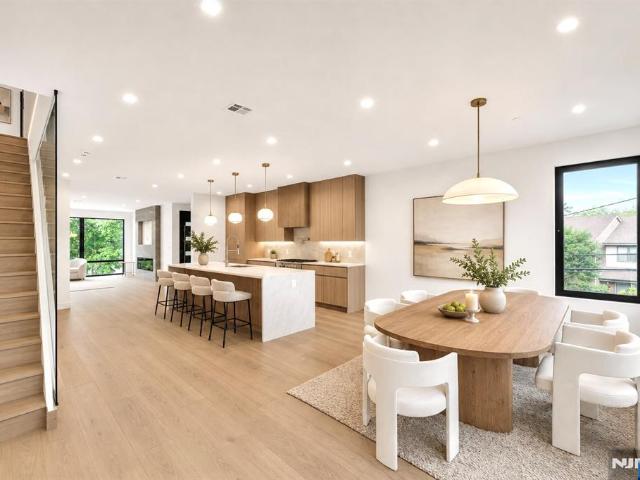 Townhouse for sale in Fort Lee, New Jersey