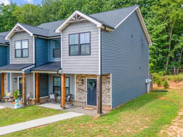 Townhouse for sale in Evington