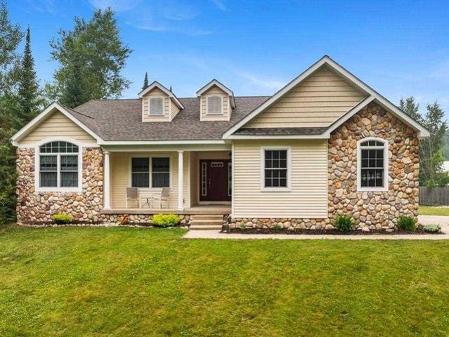 House for sale in Charlevoix, Michigan
