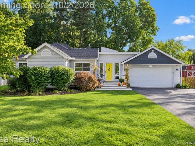 House for sale in Orchard Bluffs, Waterford Township