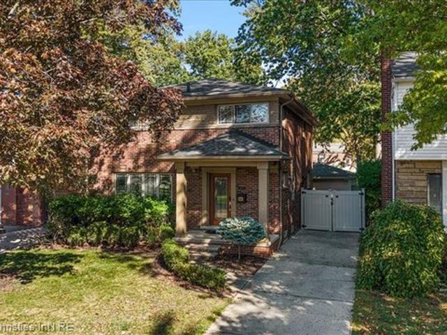 House for sale in Grosse Pointe Woods, Wayne County