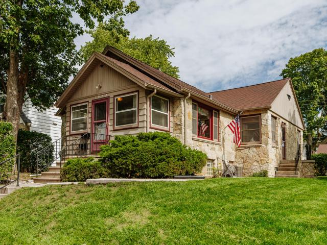 House for sale in Woodlawn Manor, West Allis