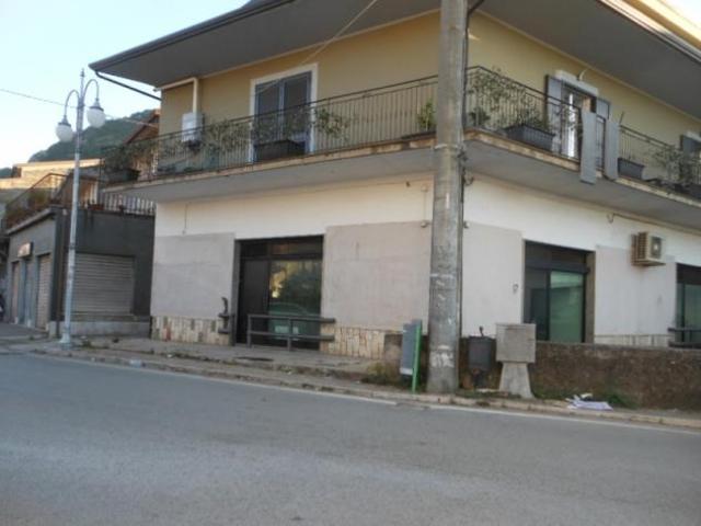 Locale Commerciale in vendita a Vairano Patenora, Campania
