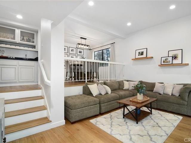 Townhouse for sale in Tarzana Neighborhood Council District, Canoga Park