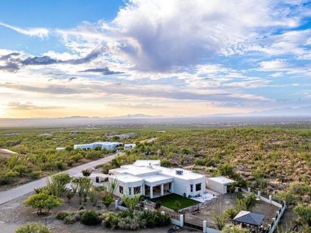 House for sale in Vail, Arizona