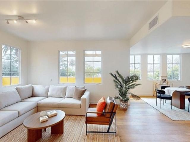 Condo for sale in Pasadena, California