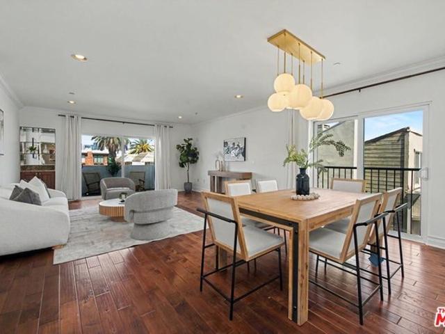 Condo for sale in Canoga Park, California