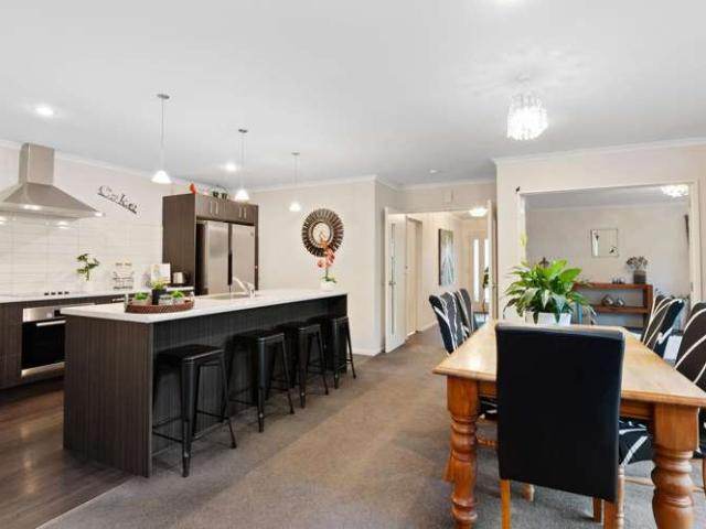 Property for sale in Chaslands, Canterbury