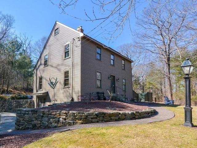 House for sale in Mendon, Massachusetts