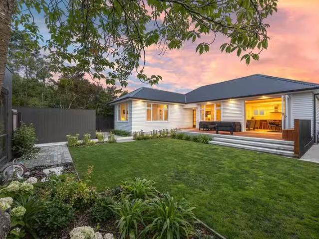 House for sale in Chaslands, Canterbury